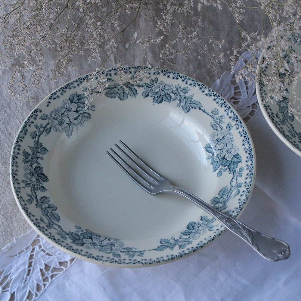 サンタマン窯 野バラ模様のスープ皿（横幅22.5cm） フランスアンティーク食器 – チェルシーオールド