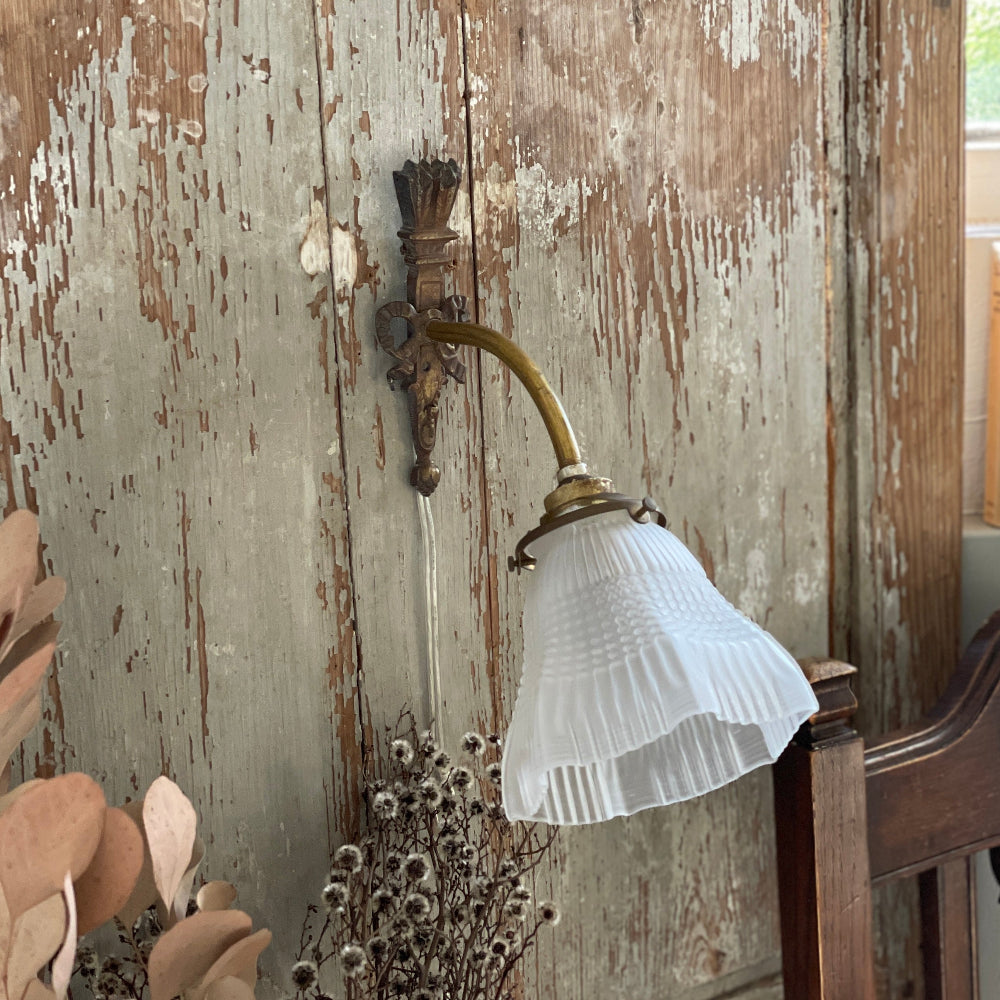 【フランス　アンティーク】　ライト シェード付き壁付け照明（ブラケット）奥行き27.5cm フランス