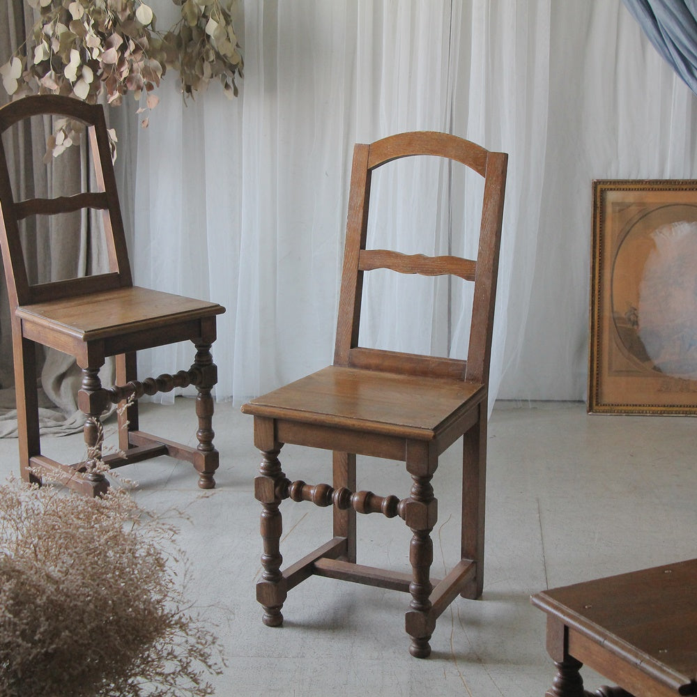 3脚あり！1920年代素朴な佇まいのロレーヌチェア（高さ93cm