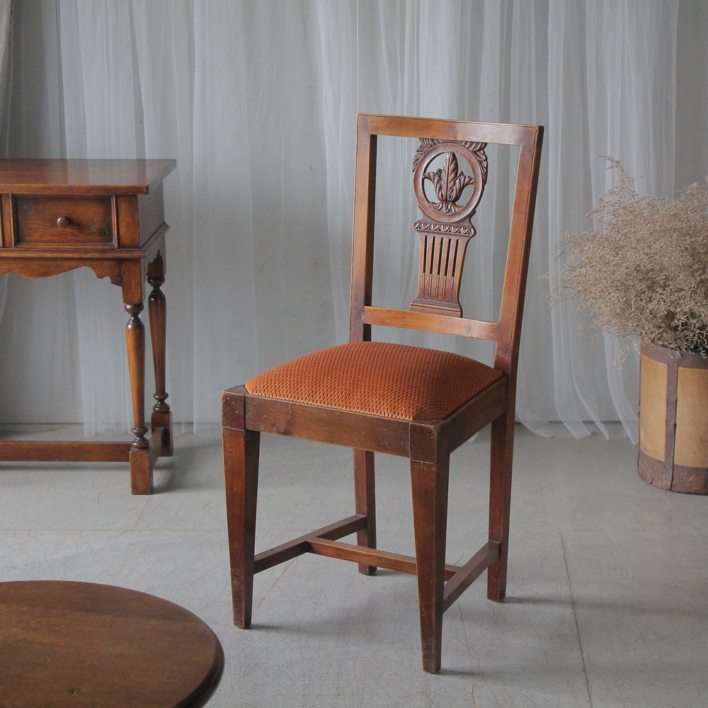 彫り模様が素敵な1930年代ダイニングチェア フランスアンティーク