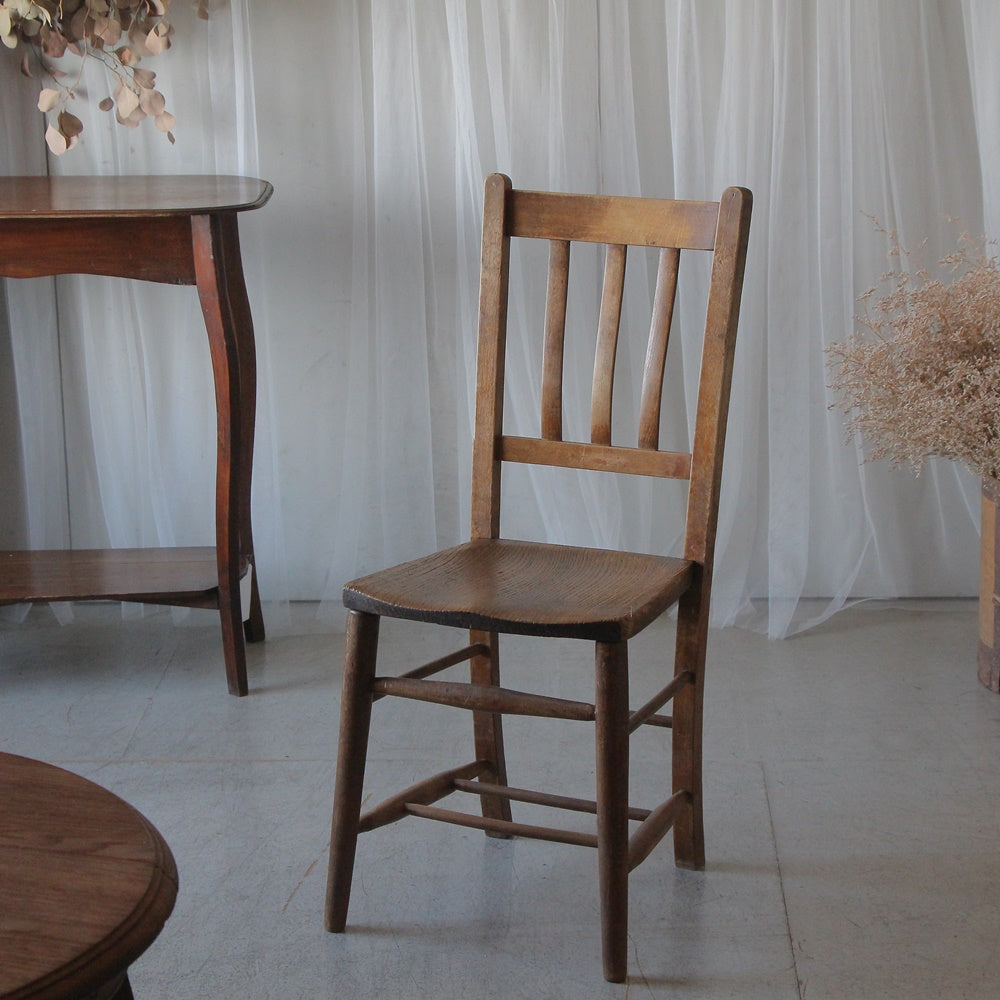 あめ色の木肌が可愛いチャーチチェア（高さ86cm） イギリス
