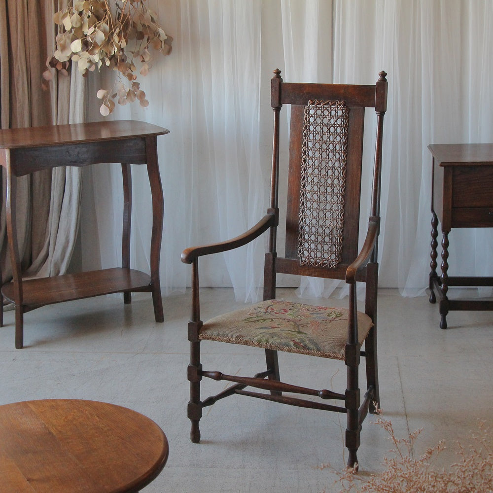 1910年代手刺繍の座面が美しいアームチェア イギリスアンティーク