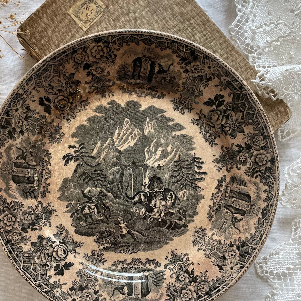 Maastricht(マーストリヒト)窯平皿(直径24.5cm) オランダ Maastricht(マーストリヒト)窯平皿(直径24.5cm) オランダ