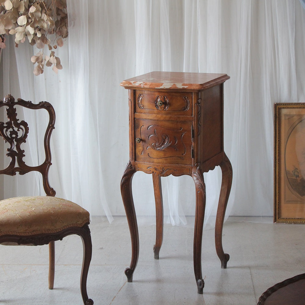 マーブルトップのシュベ（ベッドサイド）高さ90.5cm フランス