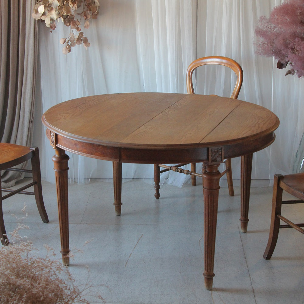 1920年代ウォールナット材オーバルテーブル（高さ74cm） フランス