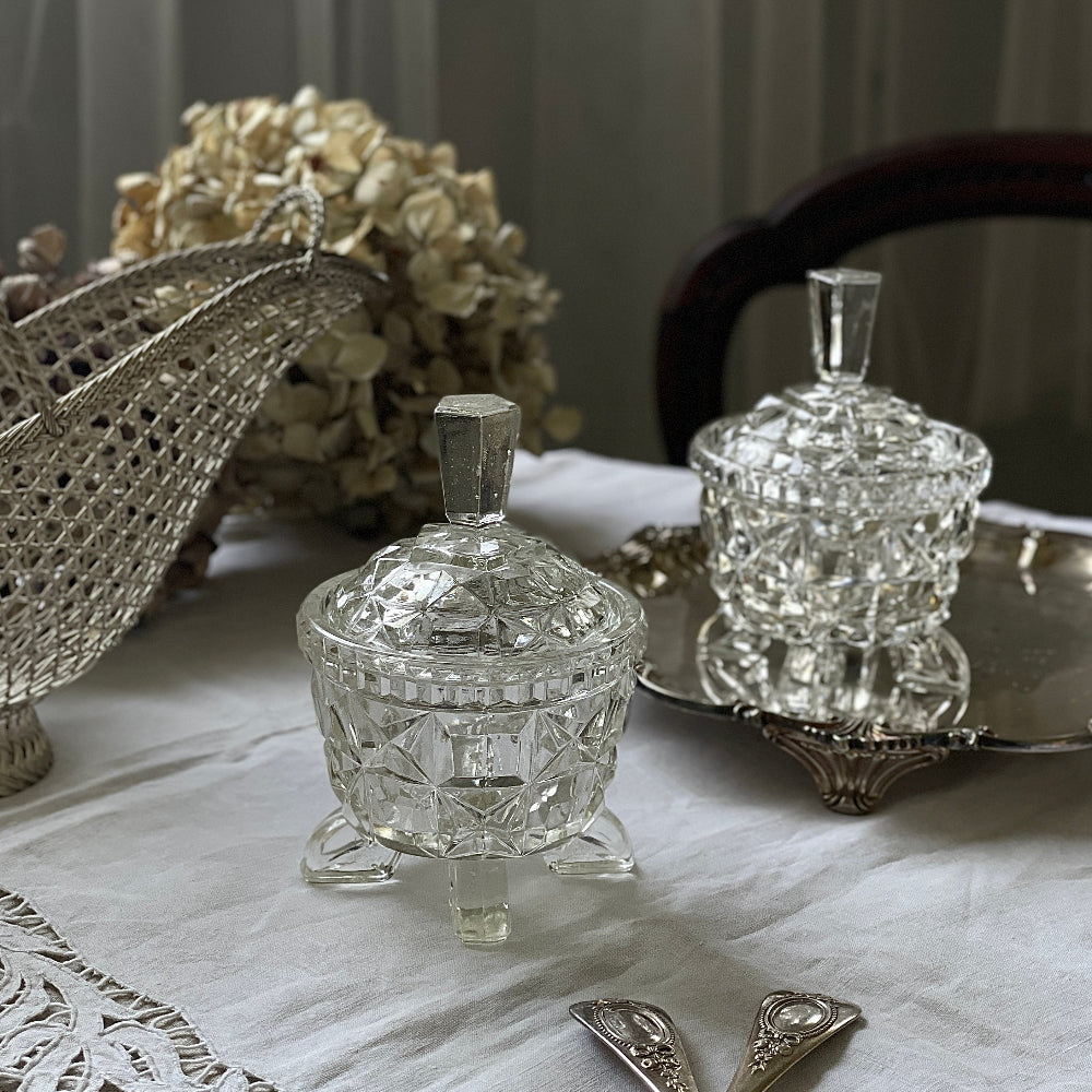 2点あり！足付き小さなガラス容器（高さ14cm） イギリスアンティーク