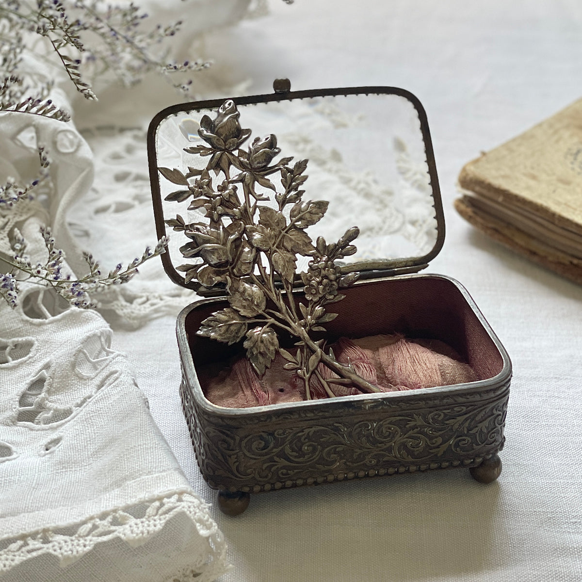 バラの花束イメージのブローチ（7x8cm） イギリスアンティーク