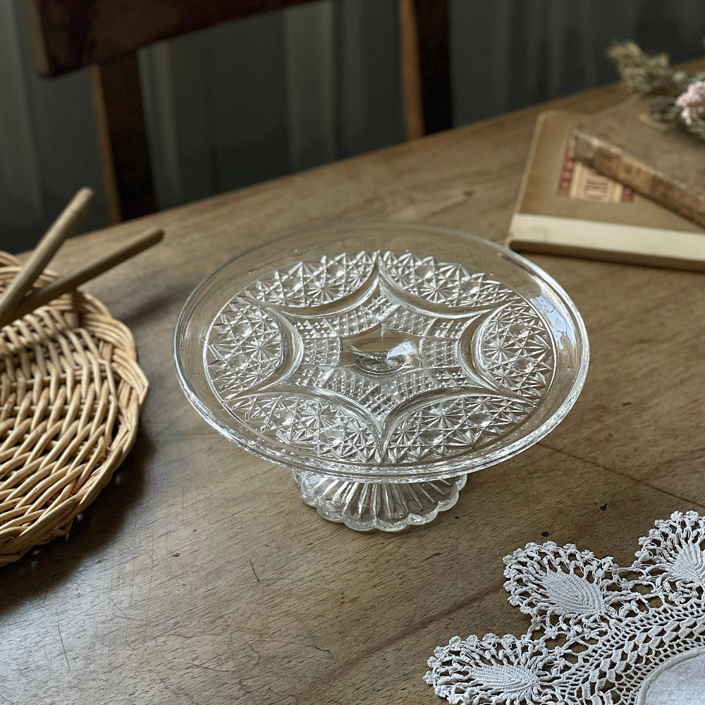 カット模様が可愛いガラスコンポート（高さ9.5cm） イギリス
