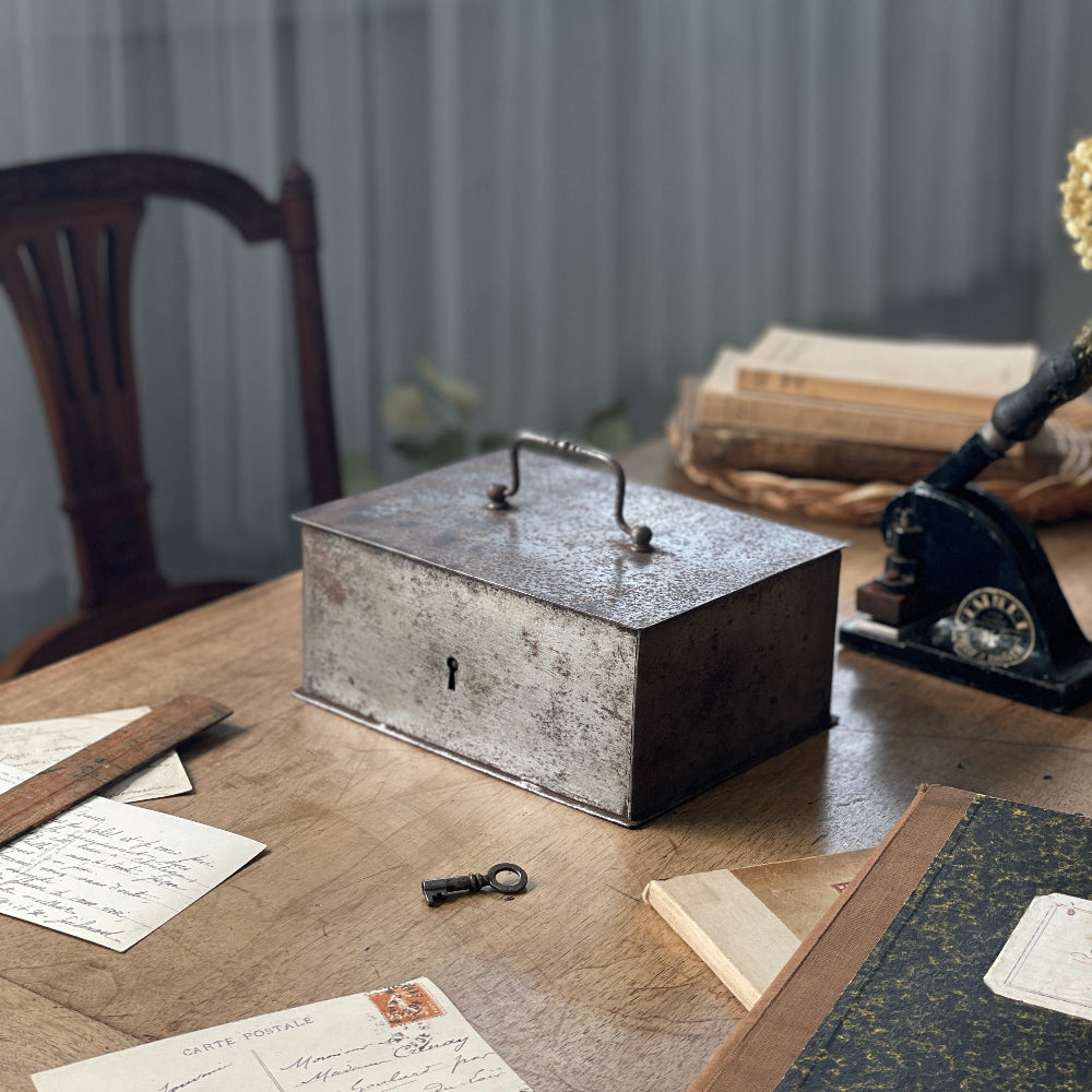 ブロンズ製 眠る天使付きクッション アンティーク イギリス ブロンズ製 眠る天使付きクッション アンティーク イギリス