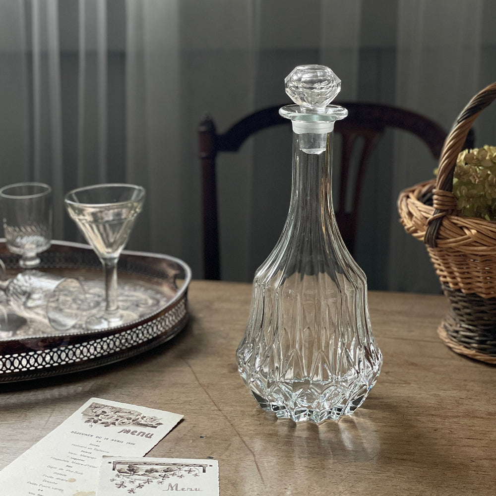 スラリとしたラインが素敵なデキャンタ（高さ30cm） イギリス