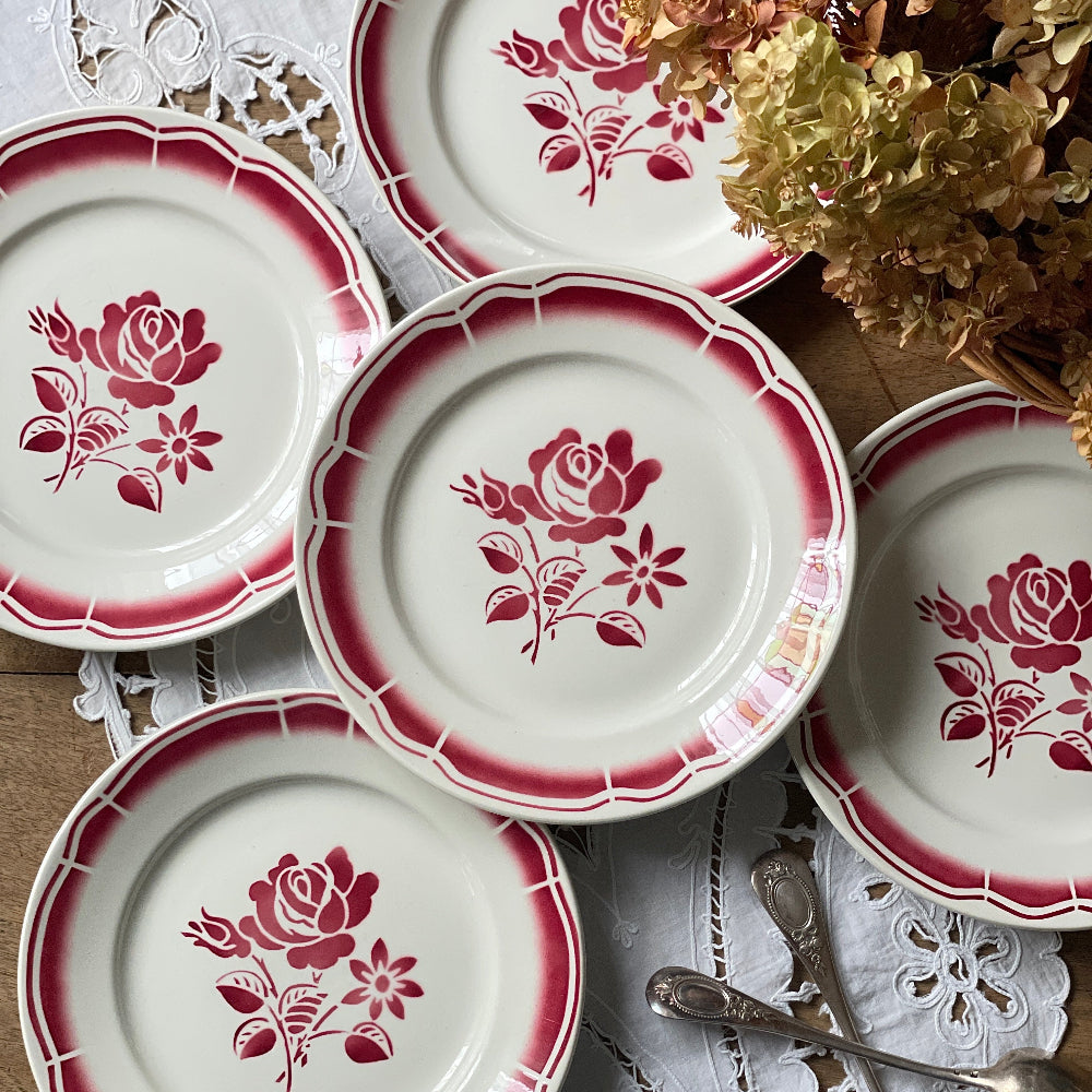 5枚あり!バドンヴィレー窯赤のバラ柄平皿(直径23cm) フランス 5枚あり!バドンヴィレー窯赤のバラ柄平皿(直径23cm) フランス