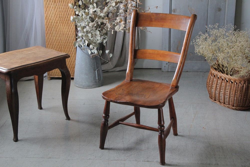 旧家邸宅のアンティーク椅子　英国ヴィクトリアン調　木製