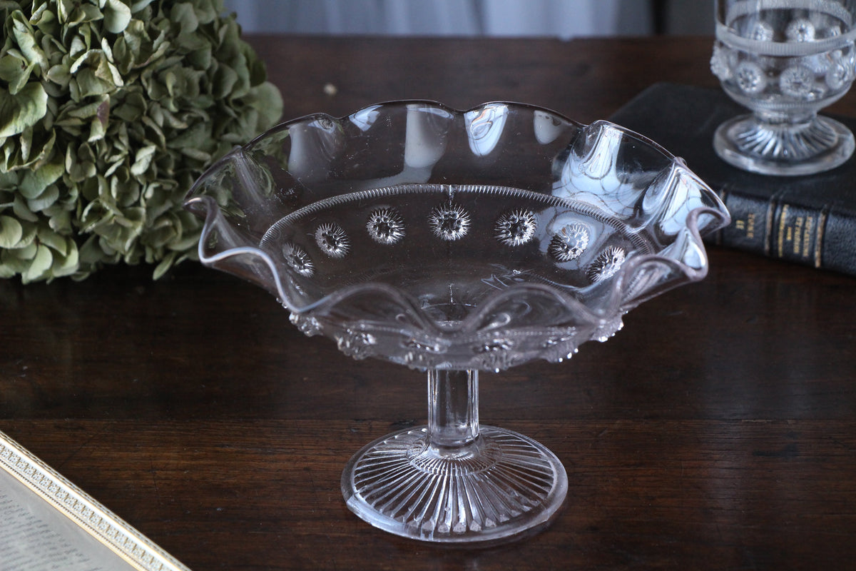 薄紫色に変化したデビッドソン社ガラスコンポート（13.5cm） イギリス