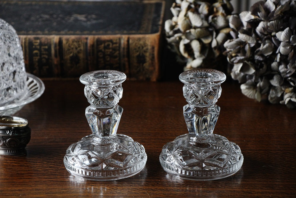 ぽってりとしたガラスのペアキャンドルスタンド（高さ11cm） イギリス