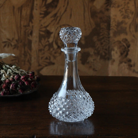 キラキラとしたガラスが美しいデキャンタ（高さ27cm）　イギリスアンティークガラス雑貨