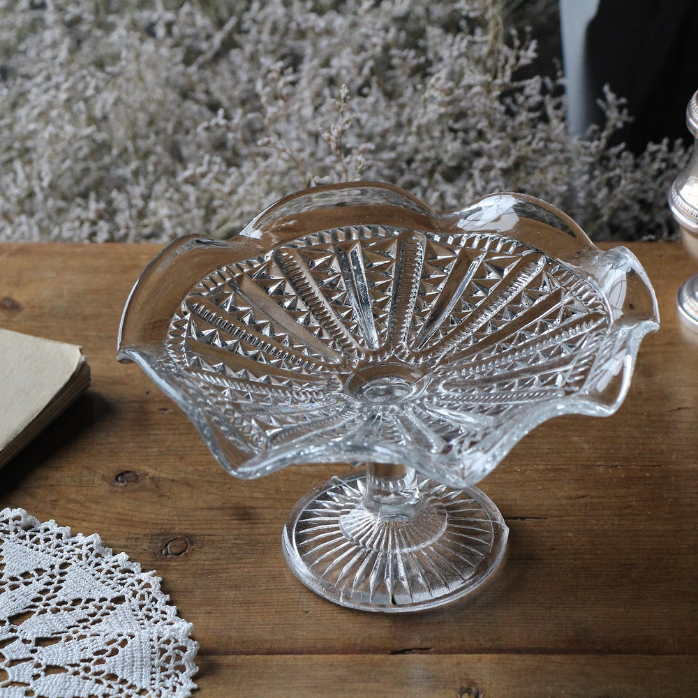 フリルデザインのフルーツコンポート（高さ12.5cm） イギリス