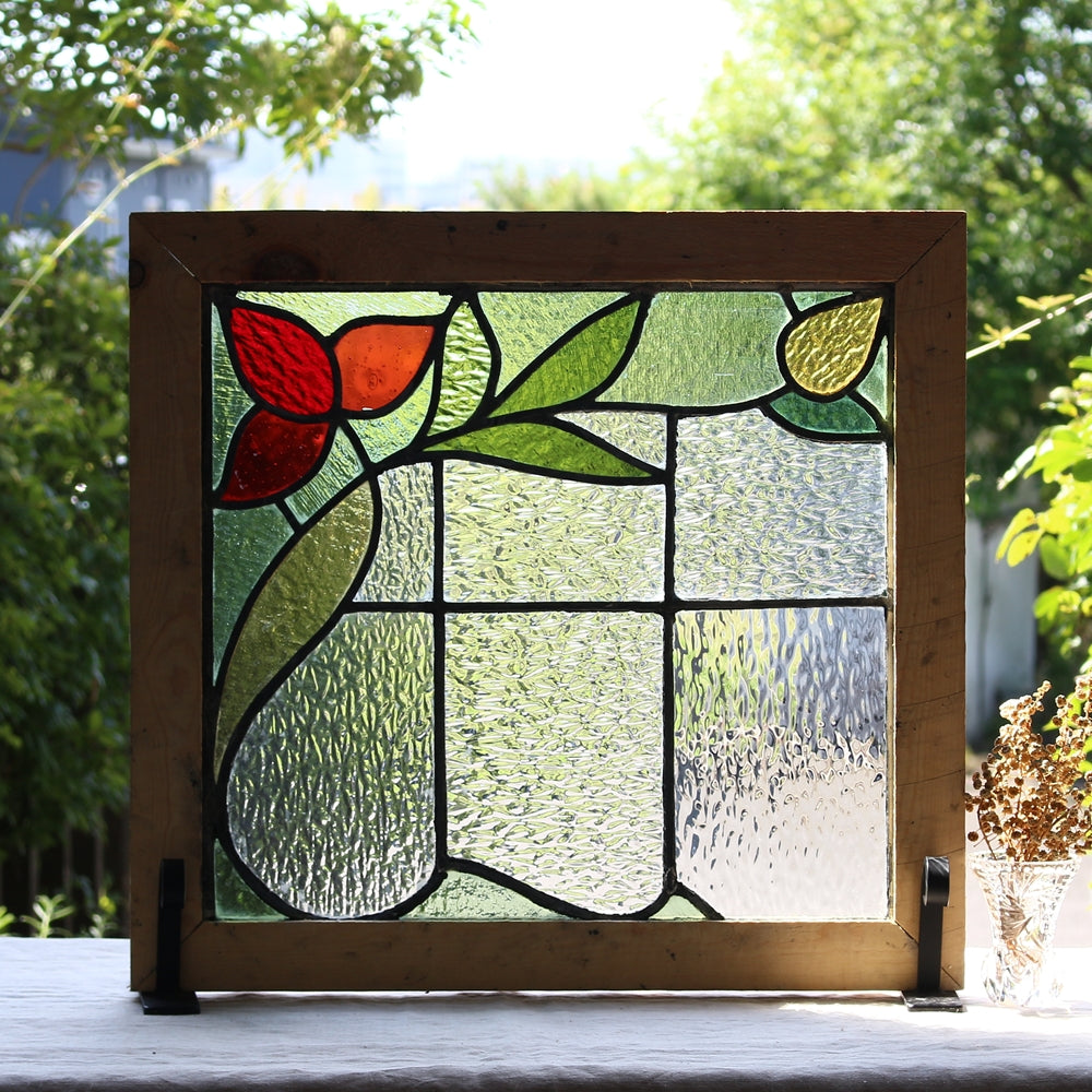 アンティーク　イギリス製ステンドグラス 赤と黄色の花のステンドグラス イギリスアンティーク 57cm×53.5cm