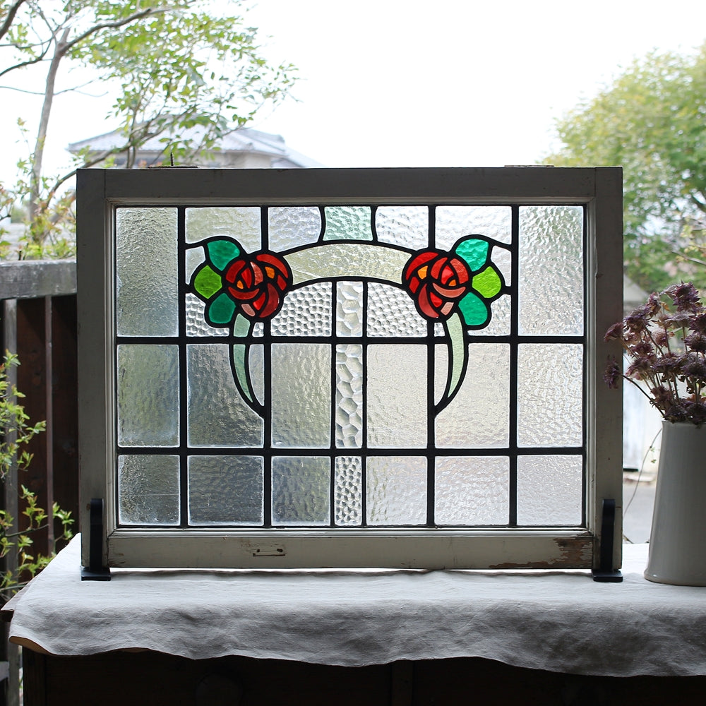 3つのバラが向かい合ったステンドグラス イギリスアンティーク 70cm