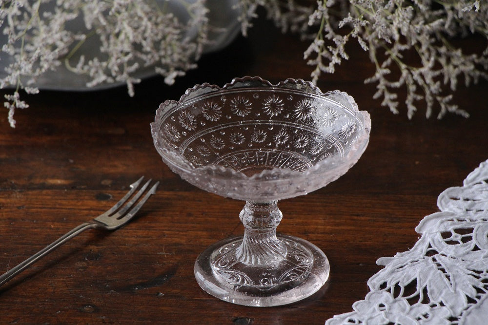 フランスアンティーク カットガラス と金属脚のコンポティエ フランス