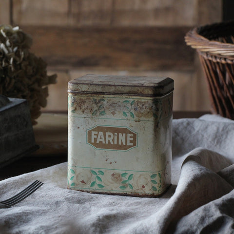 バラ模様が可愛いFARINE（フラワー缶）　フランスアンティークキッチン雑貨