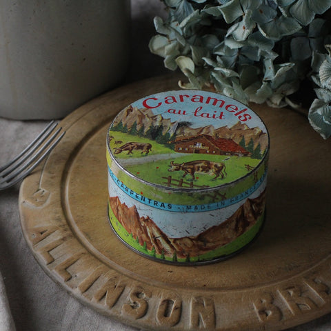 牛の絵柄が可愛いキャラメルTIN缶（直径11cm）　フランスアンティーク雑貨