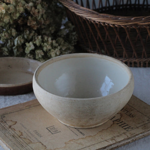 質感が素敵な陶製ボウル（直径22.5cm）　フランスアンティーク陶器雑貨