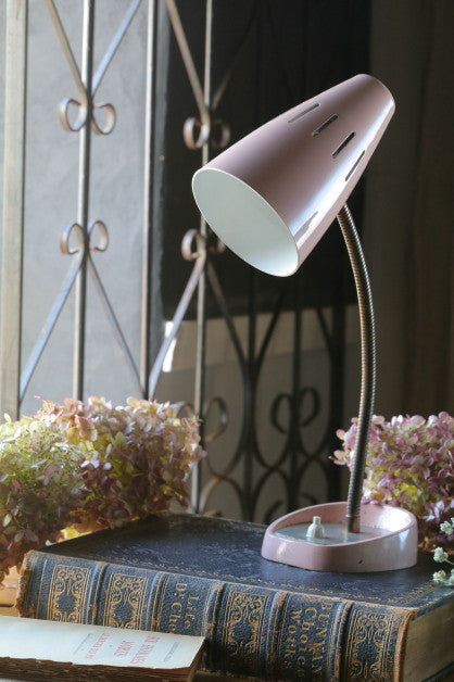 ピンク色のデスクランプ イギリスアンティーク照明（ライト