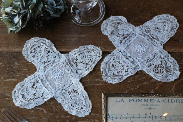 フランスアンティーク お花刺繍 レースドイリー - テーブル用品