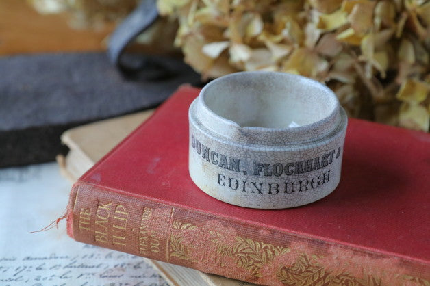 レタリングが素敵なトゥースペースト（歯磨き粉）の容器 イギリス