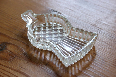 アザミのデザインが可愛いガラスの小皿（灰皿）　イギリスアンティークガラス