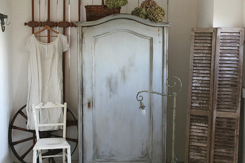 ブルーグレーペイントのワードローブ 1880年代 ハンガリー