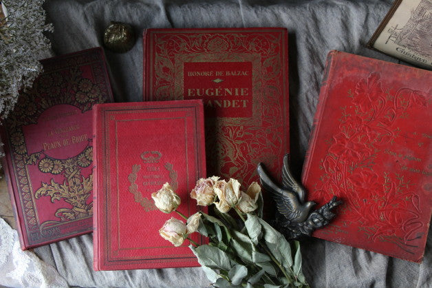 インテリアとして楽しめる赤い装丁の美しい洋書 フランスアンティーク雑貨 – チェルシーオールド