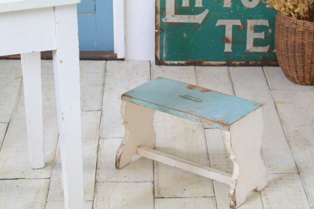 水色ペイントの可愛らしい四角スツール（椅子） イギリスアンティーク