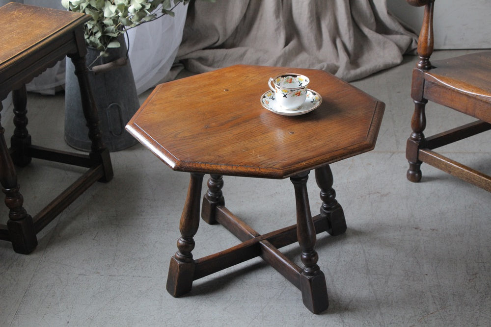 1930年代オーク材人気の八角形コーヒーテーブル（高さ42cm） イギリス