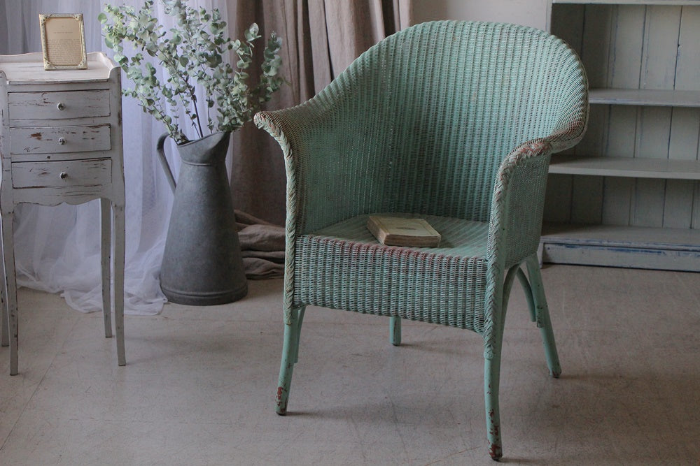 スモーキーなグリーンカラーが素敵なロイドルームチェア（椅子