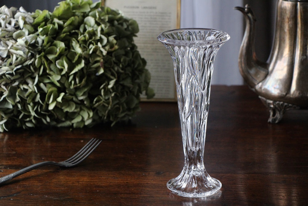 すらりとしたフォルムが素敵なフラワーベース（花瓶）高さ20cm