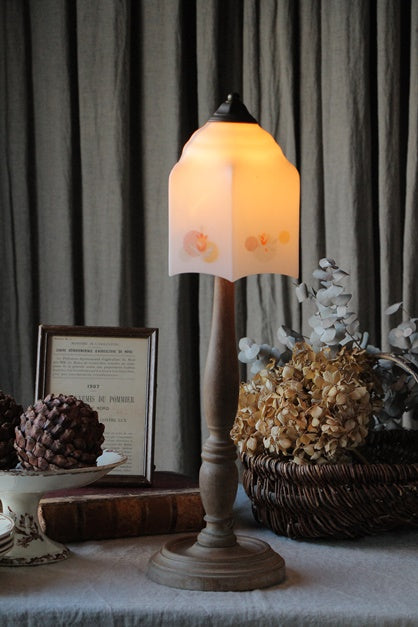 ガラスランプシェード付 木製テーブルランプスタンド イギリスアンティーク照明（ライト） – チェルシーオールド