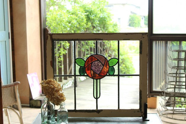 可愛らしい丸いバラのステンドグラス イギリスアンティーク(住宅窓