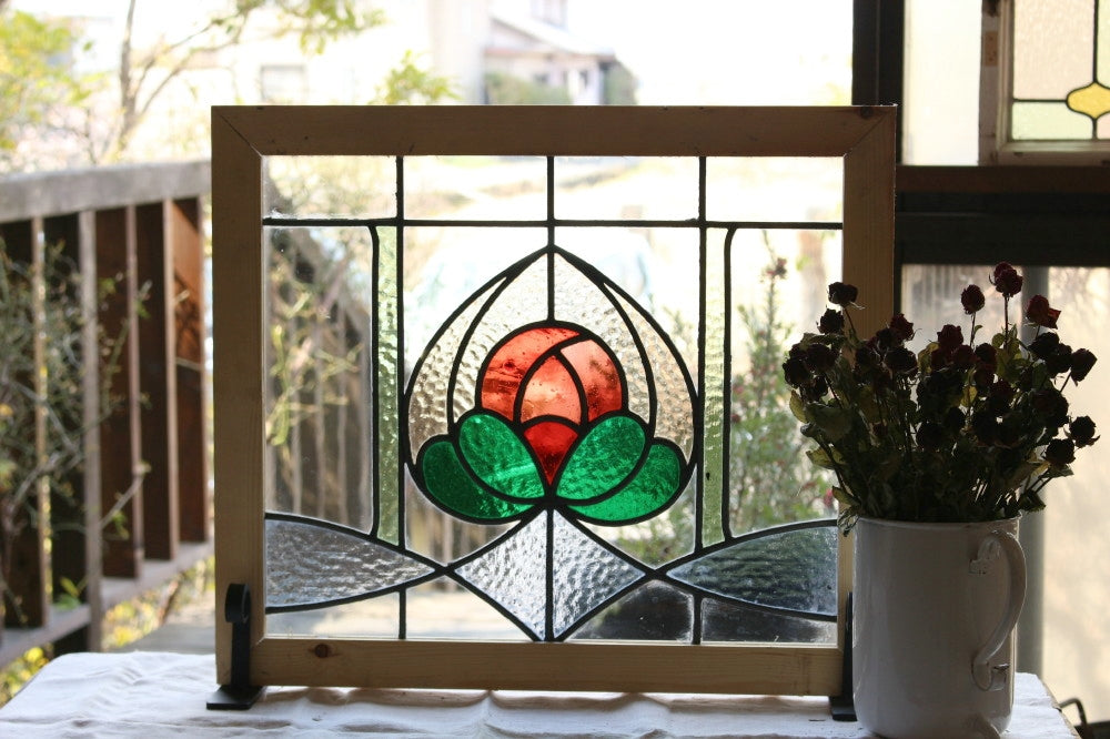 丸い赤いバラのステンドグラス イギリスアンティーク(住宅窓) 58.5cm 
