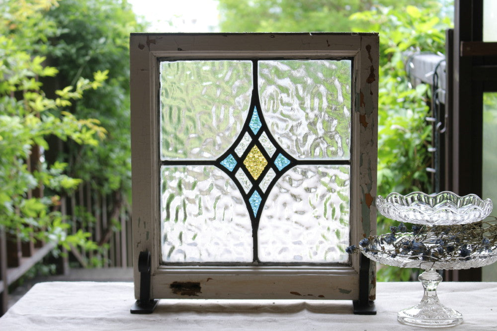 ゆらゆらとしたガラスのダイヤ柄ステンドグラス　イギリスアンティーク(住宅窓)　41cm×45cm