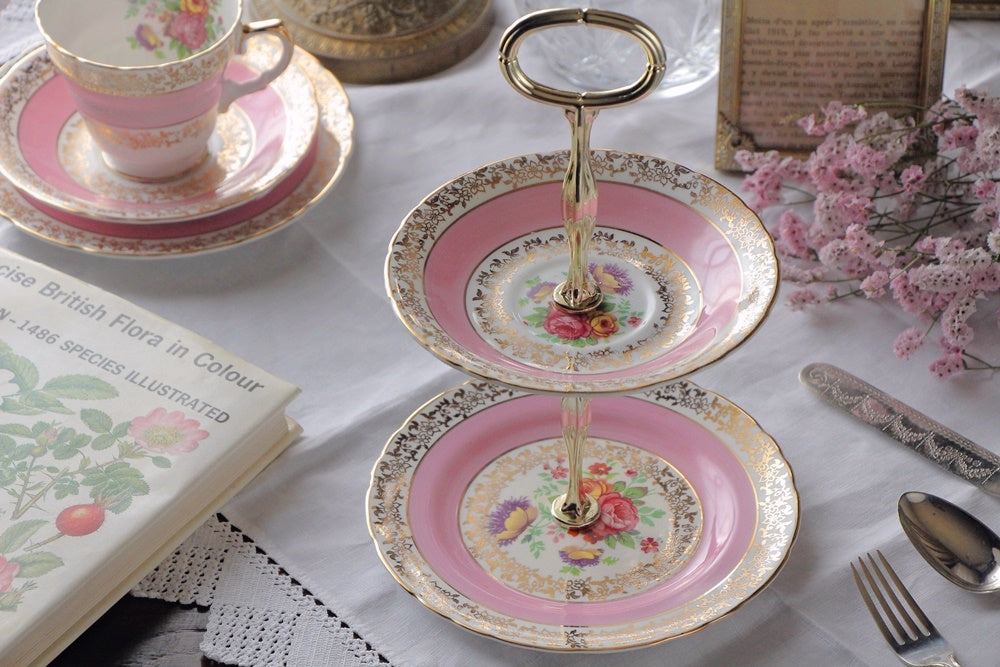 優しい花柄とピンクに金彩が美しいケーキスタンド イギリス