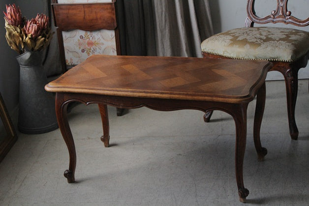 フランスアンティーク木製コーヒーテーブル/センターテーブル机/飾り棚86-251 フランスらしいデザインが魅力のコーヒーテーブル（机） フランス