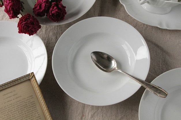 滑らかな素材感が魅力のリモージュ焼き白いスープ皿 フランス