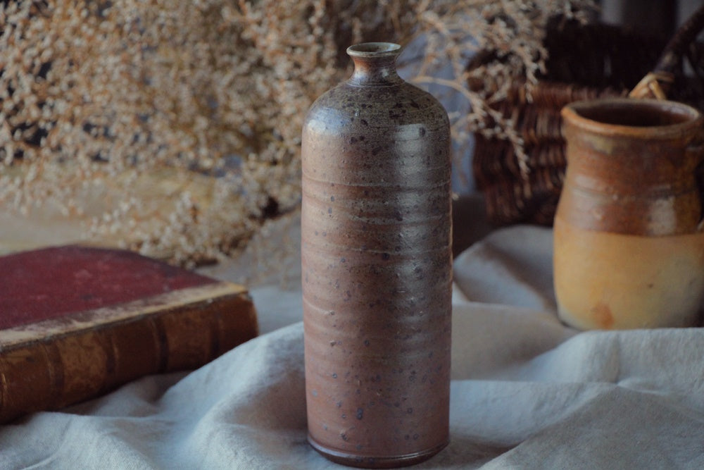 素朴な土の暖かさを感じるボトル（高さ23.5cm） フランスアンティーク陶器雑貨 – チェルシーオールド