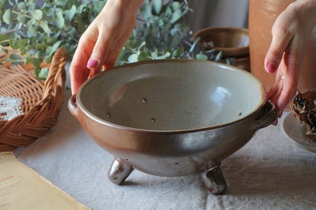 レアな陶器製コランダー（水切り） フランスアンティークキッチン雑貨