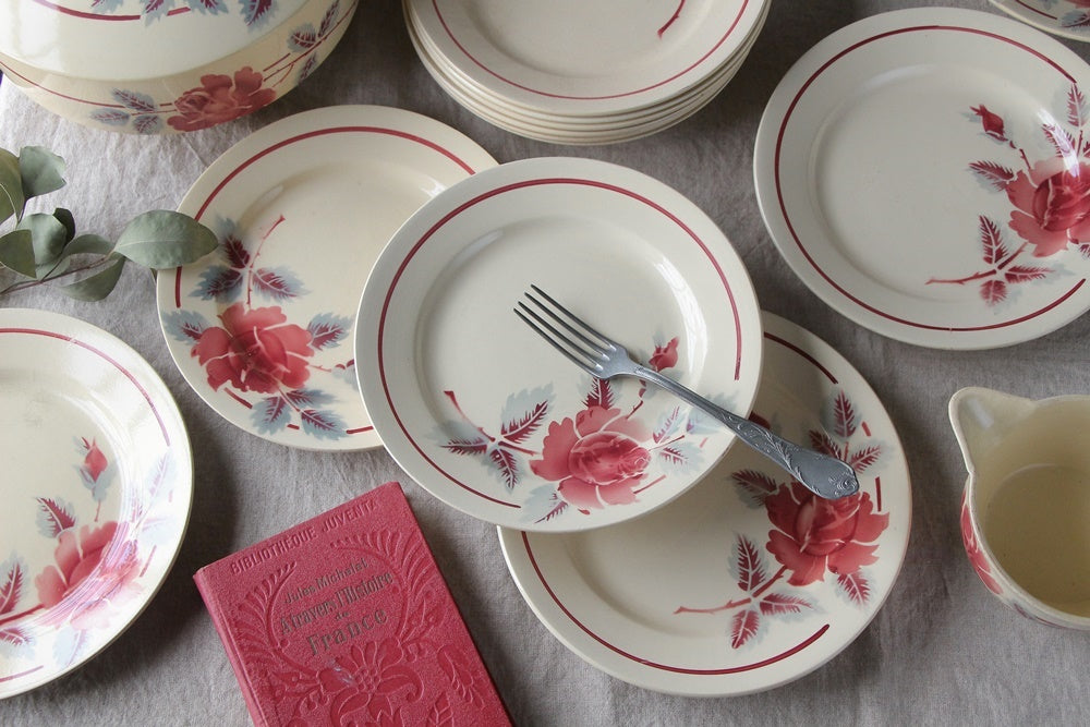 32枚あり！ステンシルのバラ模様が可愛い平皿（直径22.5cm） フランスアンティーク食器 – チェルシーオールド