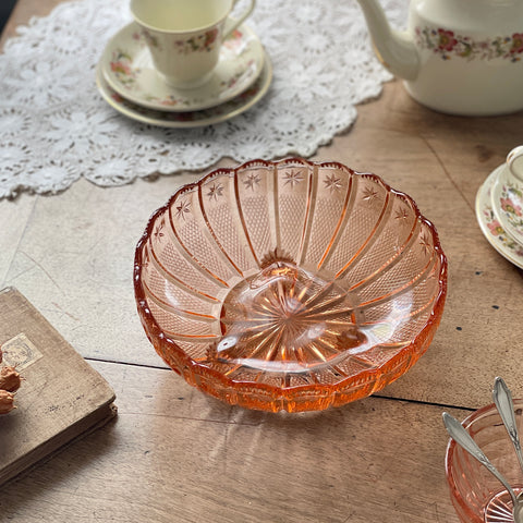 イギリスで買付けたアンティークが数千点 – チェルシーオールド