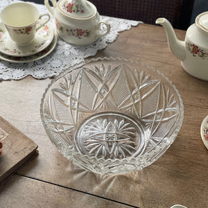 レトロな雰囲気漂うガラスボウル（直径25.5cm） イギリスアンティーク