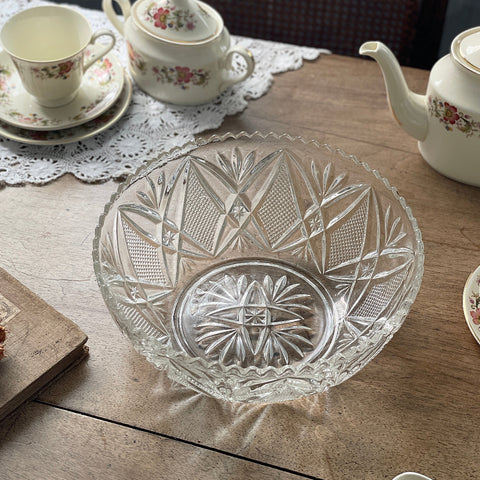 レトロな雰囲気漂うガラスボウル（直径25.5cm）　イギリスアンティーク