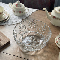 お花模様が可愛らしいガラスボウル（直径24cm）　イギリスアンティーク